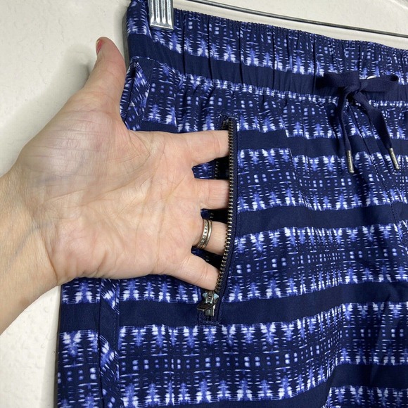 Athleta Sway Blue and White Ikat Shorts Sz XS - Picture 4 of 6